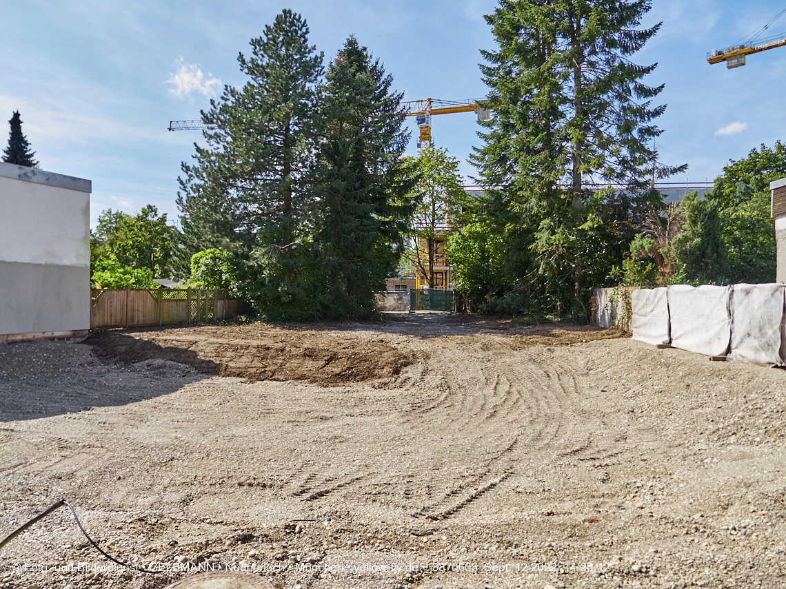 12.09.2022 - Baustelle an der Niederalmstraße 16 und Hugo-Lang-Bogen 13 in Neuperlach-Trudering